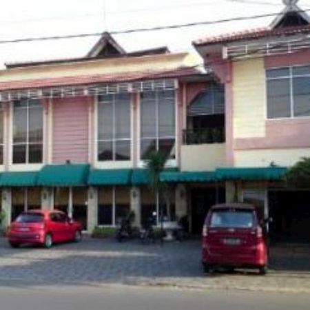 Hotel Margosuko Malang Kültér fotó